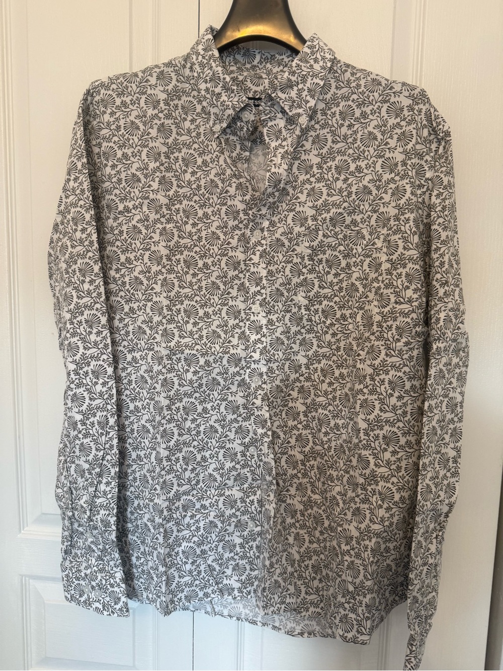 EUC men’s Express black & white ditsy floral button down long sleeve size XL